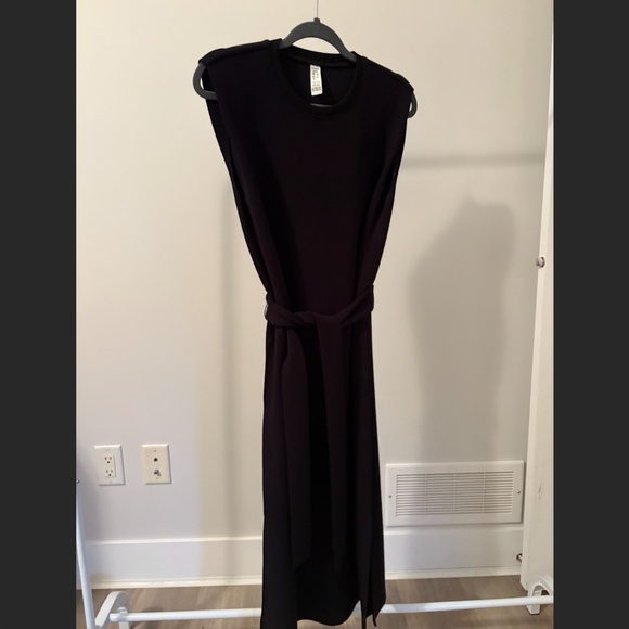SPANX, Airessentials Tie Waist Dress, size Medium, Very Black - Picture 2 of 3